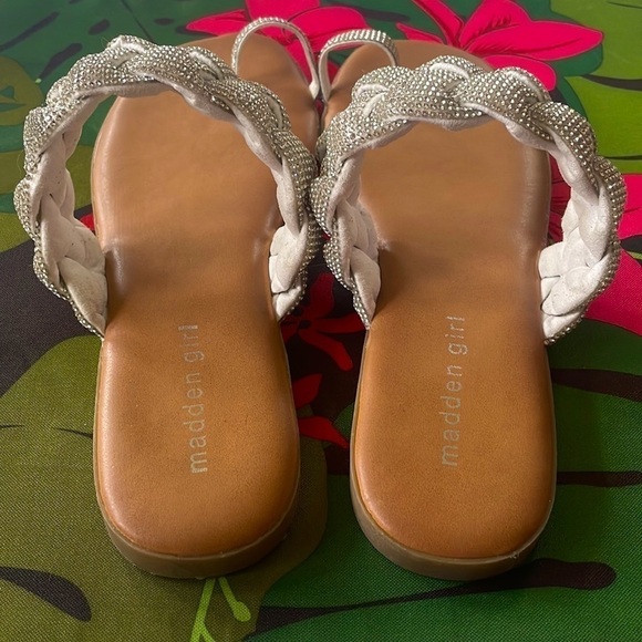 Brand New Madden Girl Braided Rhinestone Toe Strap Slip On Tate Sandals - Picture 9 of 12